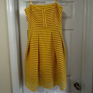NYC Eva Mendes strapless summer dress Yellow with floral pattern. Size 8